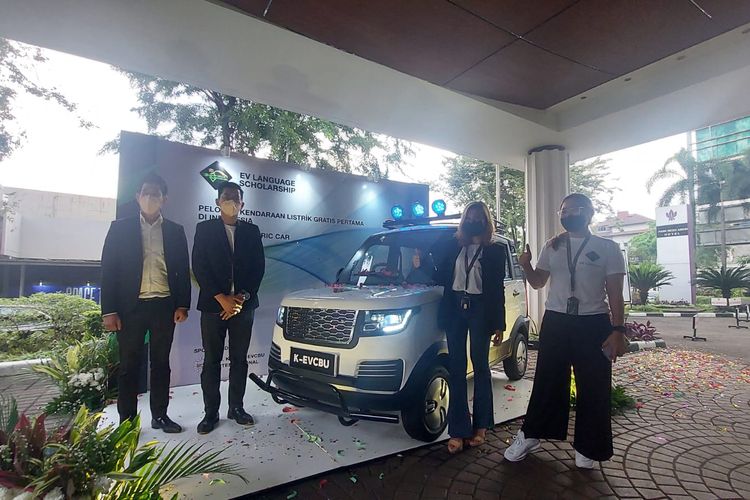 Mobil listrik kompak bergaya SUV