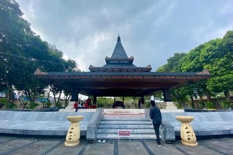 Pendopo berbentuk joglo tempat makam Bung Karno di Blitar, Jawa Timur. 