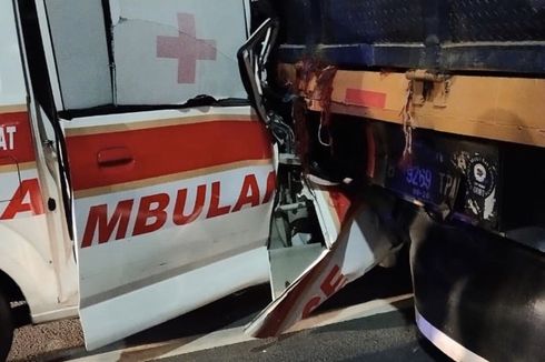 Mobil Ambulans Tabrak Truk Tronton di Tol Kebon Jeruk, Seorang Tewas
