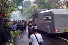Mahasiswa Bakar Pos Polisi, Demo Tolak BBM di Yogya Ricuh