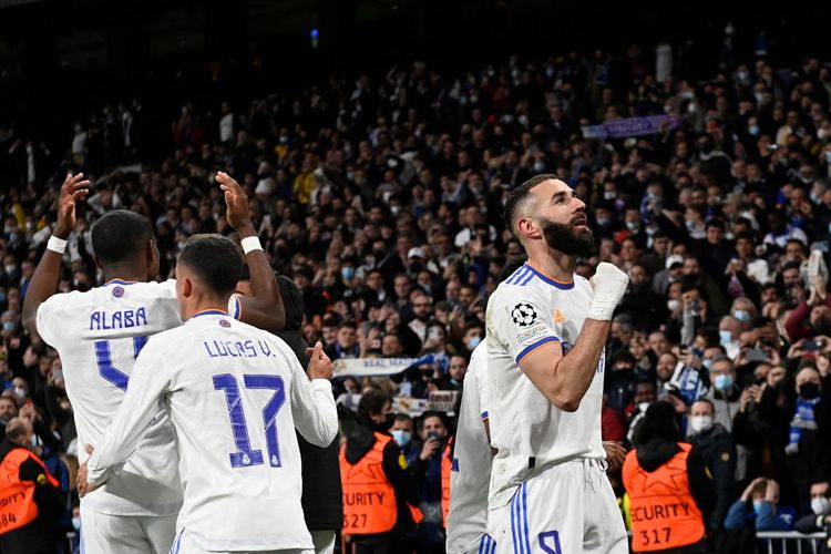 Karim Benzema setelah mencetak gol dalam pertandingan Real Madrid vs Chelsea pada leg kedua perempat final Liga Champions 2021-2022 di Stadion Santiago Bernabeu, Rabu (13/4/2022) dini hari WIB. 