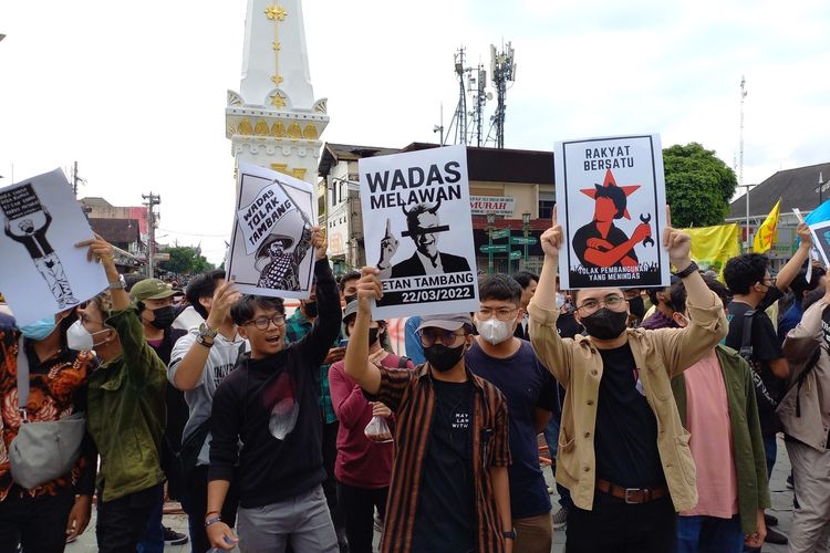 Aliansi Solidaritas Untuk Wadas menggelar aksi di Tugu Pal Putih, Kota Yogyakarta, Selaaa (22/3/2022)