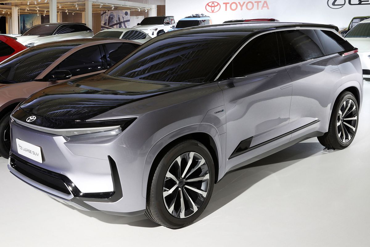 Mobil konsep Toyota bZ Large SUV yang diprediksi menjadi basis SUV listrik bZ5X