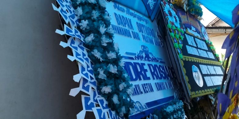 Andre Rosiade kirim karangan bunga berduka cita di rumah orang tua pesepakbola Pratama Arhan, Desa Sidomulyo, Kecamatan Banjarejo, Kabupaten Blora, Jawa Tengah, Minggu (7/12/2025)