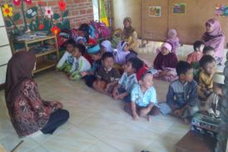 Suasana Sekolah Alam Hijau Daun di Kelurahan Bujel, Kecamatan Mojoroto, Kota Kediri, Jawa Timur, Jum'at (21/11/2014).