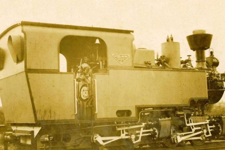 Foto pabrik 1920-an kereta uap tipe 80 hp.