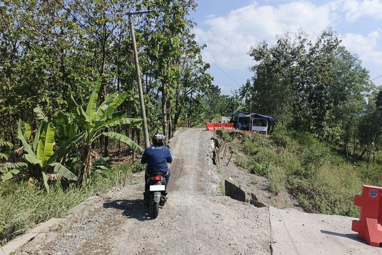 Jalan Ambles di Semarang Rusak sejak 2022, Kades: Semoga Bupati Mendengar Aspirasi Warga