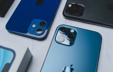 Ilustrasi daftar kode negara nomor model iPhone.