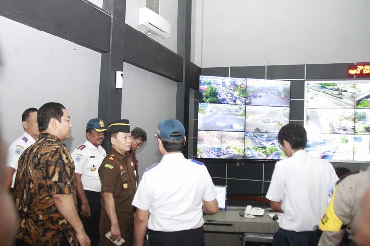 Pemantauan Lalu Lintas Semarang Melalui CCTV