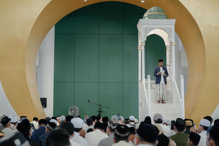 Pesan Anwar Hafid Saat Shalat Id di Masjid Raya Baitul Khairaat