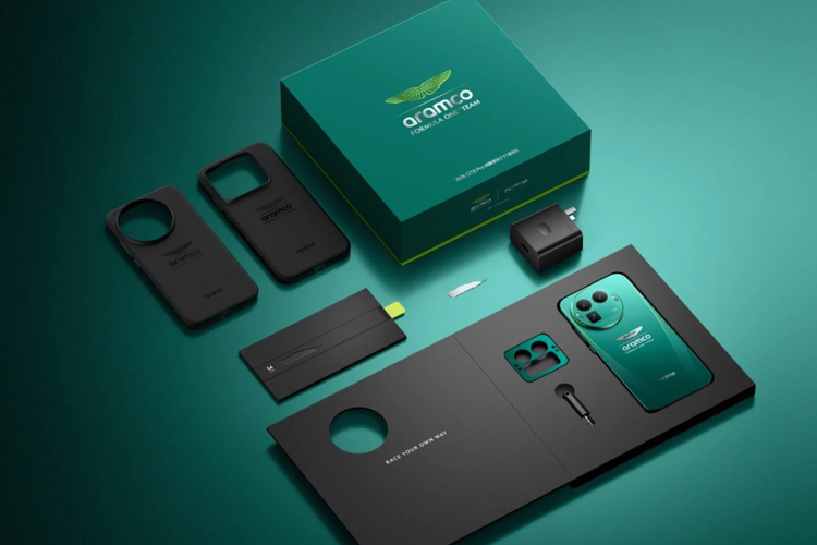 Isi kotak kemasan ponsel Realme GT 8 Pro Aston Martin Limited Edition. Semuanya dirancang khusus dengan warna hijau khas tim F1 Aston Martin.