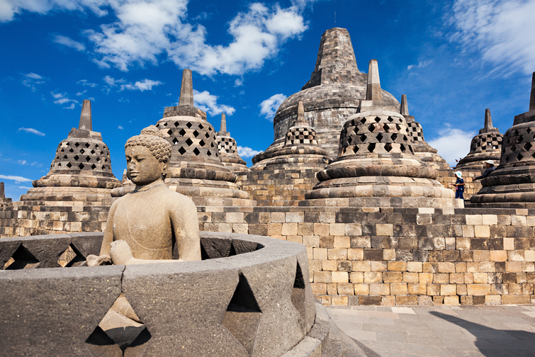 Candi Borobudur,  salah satu Warisan Budaya Dunia UNESCO di Indonesia. 
