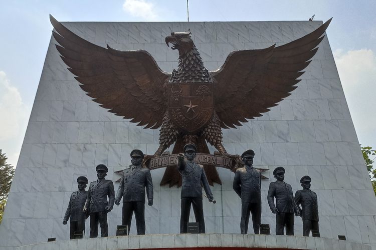 Monumen Pancasila Sakti di daerah Lubang Buaya, Kecamatan Cipayung, Jakarta Timur, pada Kamis (31/8/2023). Ada tujuh perwira yang menjadi korban peristiwa G30S/PKI. Ketujuh korban diberi kenaikan pangkat dan dianugerahi gelar pahlawan revolusi.