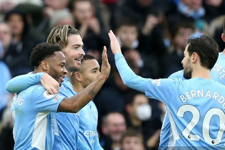 Penyerang sayap Manchester City, Raheem Sterling, berselebrasi usai mencetak gol ke gawang Wolverhampton Wanderers di Stadion Etihad pada pekan ke-16 Liga Inggris.