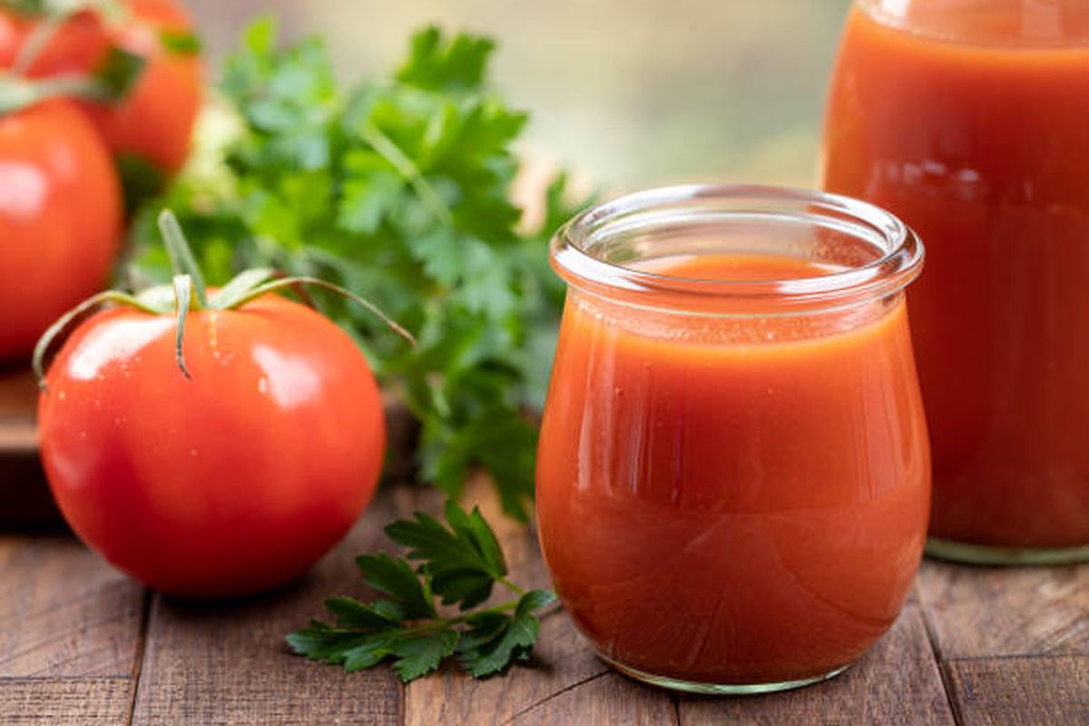 Ilustrasi manfaat jus tomat bagi kesehatan.