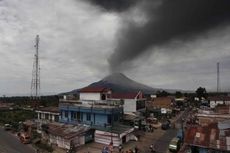 Awan Panas Sinabung Makin Dekati Perumahan