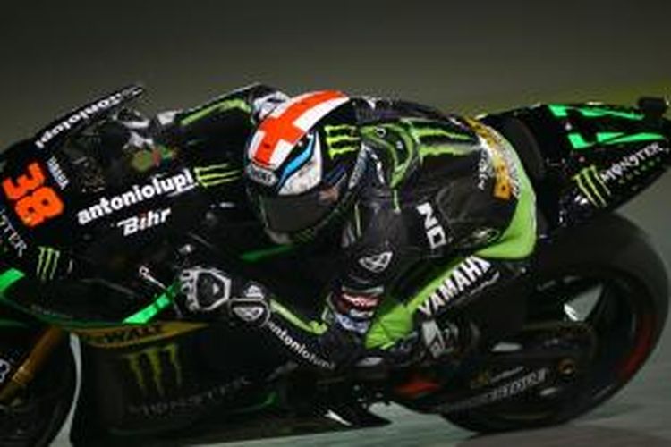 Pebalap Yamaha Tech3 asal Inggris, Bradley Smith membalap di Sirkuit Losail pada sesi latihan bebas keempat GP Qatar, Sabtu (22/3/2014).