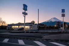Baru Seminggu, Jaring Hitam Penghalang Pemandangan Gunung Fuji Banyak Dilubangi Wisatawan