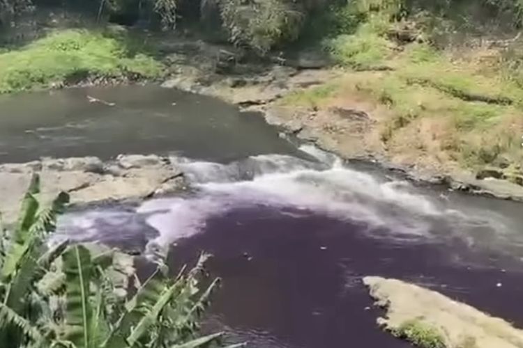 Air Sungai Brantas Malang Berubah Ungu, DLH Lakukan Uji Laboratorium