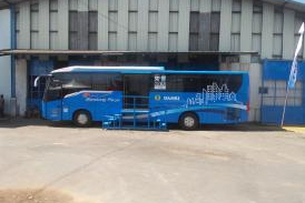 Salah satu bus berstandar bus rapid transit (BRT) yang dirakit oleh CV Laksana. Bus ini merupakan bagian dari proyek pengadaan 1.000 bus berstandar BRT yang dilaksanakan oleh Kementerian Perhubungan.
