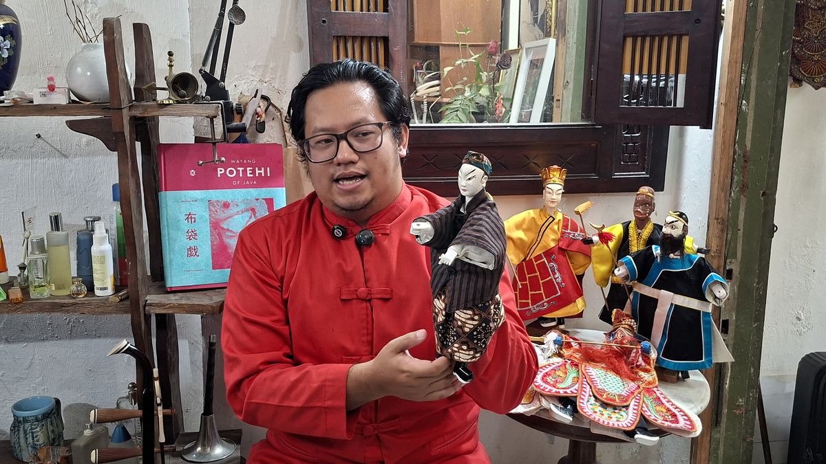 Unrecognized as Cultural Heritage, Wayang Potehi Survives in the Hands of Young Indonesians