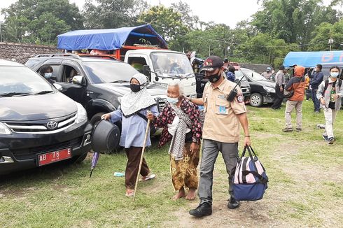 Pengungsi Erupsi Gunung Merapi di Sleman Kembali ke Rumah, Sempat Gelar Tumpengan