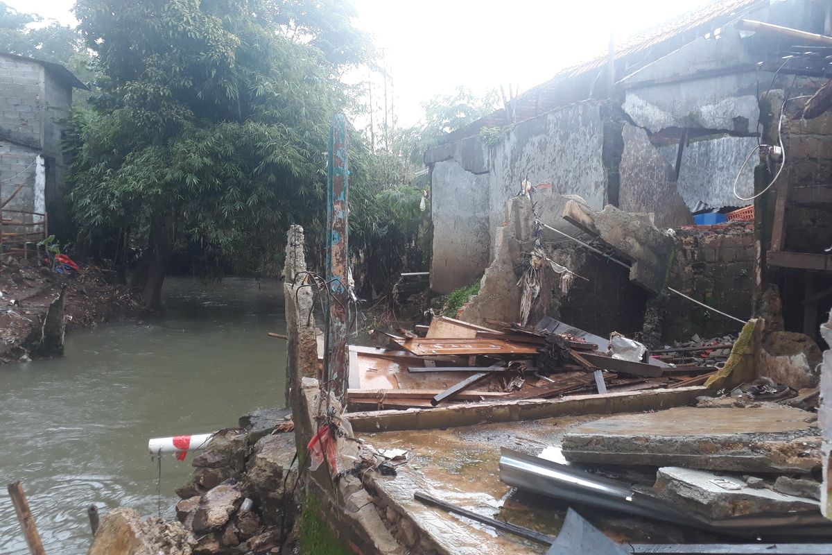 Salah satu rumah di RW 03, Kelurahan Cipinang Melayu, Makasar, Jakarta Timur, Jumat (7/2/2020), yang roboh akibat banjir pada awal tahun 2020 lalu.