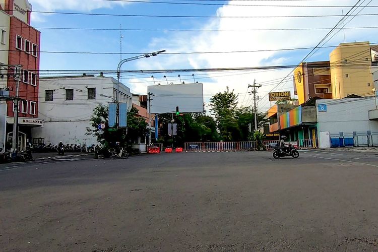 Perempatan utara Pasar Gede Surakarta.