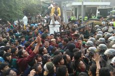 Tolak UU KPK dan RKUHP, Mahasiswa Kepung Gedung DPRD Jabar