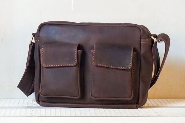 Tas kulit dari merek SAMAINDONESIA.