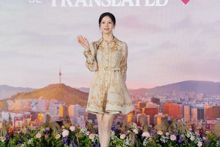 Penampilan Go Youn Jung dalam Fan Meet serial Can This Love be Translated? di Jakarta.