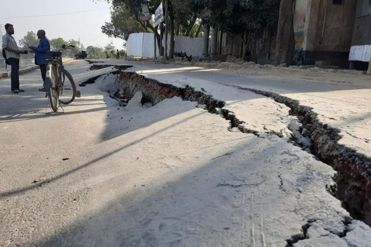 Belum Diresmikan, Jalan Rp 17,15 Miliar Sudah Ambrol, Pejabat Sebut Faktor Alam