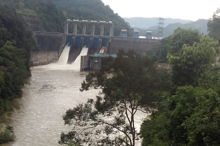 Pintu air PLTA Koto Panjang dibuka pada awal November 2018 lalu.