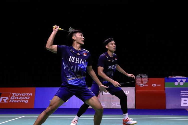 Muhammad Shohibul Fikri/Bagas Maulana saat melawan Lu Ching Yao/Yang Po Han (Taiwan) pada perempat final Thailand Open 2023 di Indoor Stadium Huamark, Jumat (2/6/2023). Terbaru, Fikri/Bagas kandas di babak 16 besar Singapore Open 2023.