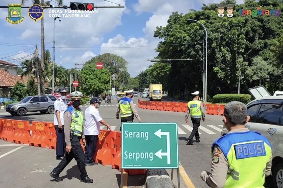 Dinas Perhubungan (Dishub) bersama Polres Metro Kota Tangerang mulai memasang RPPJ (Rambu Pendahulu Petunjuk Jurusan) menjelang Lebaran Idul Fitri 1444 Hijriah.