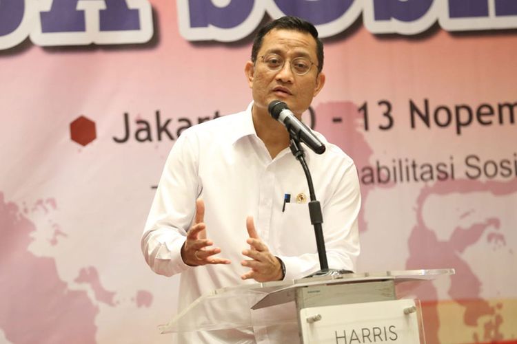 Menteri Sosial Juliari P. Batubara memberikan sambutan sekaligus membuka kegiatan Bimbingan Teknis Satuan Bhakti Pekerja Sosial, di Jakarta,  Senin (11/11/2019). Mensos memberikan motivasi dan apresiasi atas dedikasi Sakti Peksos dalam tugas pendamping terhadap anak yang memerlukan layanan sosial.