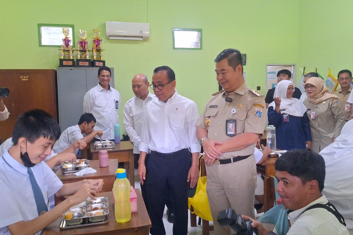 Belum Ada Susu dalam Menu MBG Hari Pertama di Jakut, BGN: Seminggu Direncanakan 2 Kali