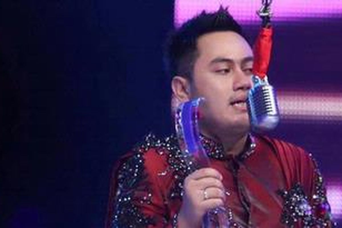 Penyanyi dangdut yang terkenal lewat ajang pencarian bakat KDI (Kontes Dangdut TPI), Nassar, menerima penghargaan dalam kategori Penyanyi Dangdut Terdahsyat pada acara malam puncak Dahsyatnya Awards 2013, yang mengumumkan para pemenang dalam 20 kategori terdahsyat di JIExpo Kemayoran, Jakarta Pusat, Senin (21/1/2013) malam. 