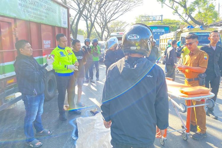Pemotor Perempuan Tewas dalam Tabrak Lari di Rancaekek, Sopir Truk Diburu Polisi