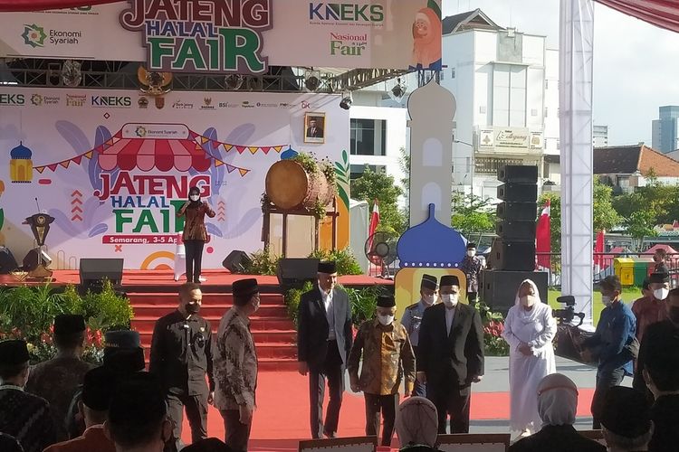 Gubernur Jateng Ganjar Pranowo dampingi Wakil Presiden Indonesia Ma'ruf Amin