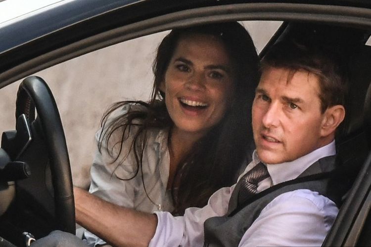 Aktor Tom Cruise dan Hayley Atwell dalam syuting film Mission: Impossible di Roma, Italia, pada 6 Oktober 2020. 