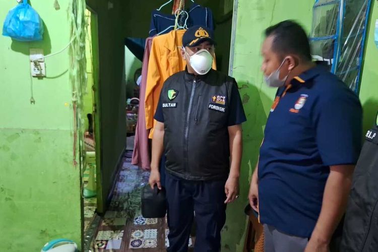Polisi melakukan pemeriksaan di lokasi penemuan jasad mahasiswi di dalam indekosnya di Jalan Kumala 2, Kecamatan Tamalate, Kota Makassar, Sulsel, Kamis (30/11/2023).