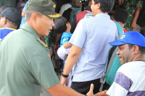 TNI Kembali Terbangkan 243 Pengungsi yang Kembali ke Wamena