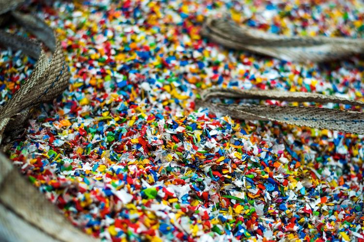 Pendiri Sejauh Mata Memandang, Chitra Subyakto, mengingatkan bahwa pakaian bisa jadi penyumbang polusi mikroplastik. Simak selengkapnya.