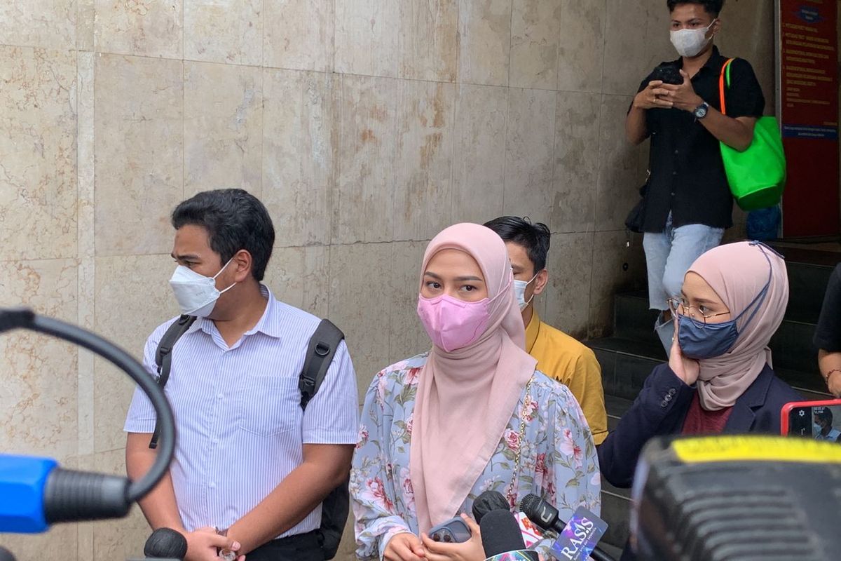 Selebgram Dara Arafah saat ditemui di Polda Metro Jaya, Senin (12/9/2022). 