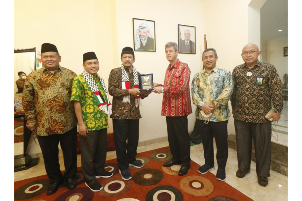 Rombongan Baznas melakukan audiensi dengan Duta Besar Palestina untuk Indonesia Zuhair Al-Shun. 