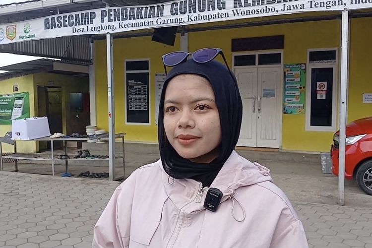 Kisah Tiya Penjual Es Krim di Puncak Gunung Kembang Wonosobo, Sehari Bisa Raup Rp 1,5 Juta