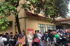 Guru Berbondong-bodong Datangi Gedung Guru Jakarta, Pertanyakan Dana Hibah Tak Cair