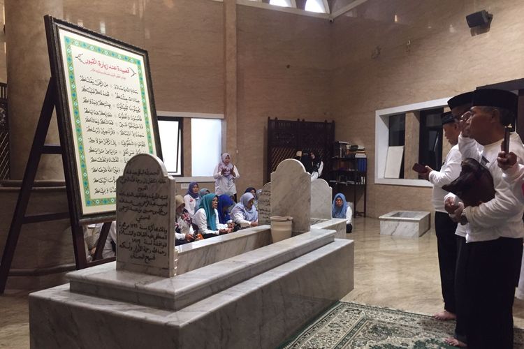 Makam Habib Cikini di kompleks apartemen Menteng Park, Cikini, Jakarta Pusat