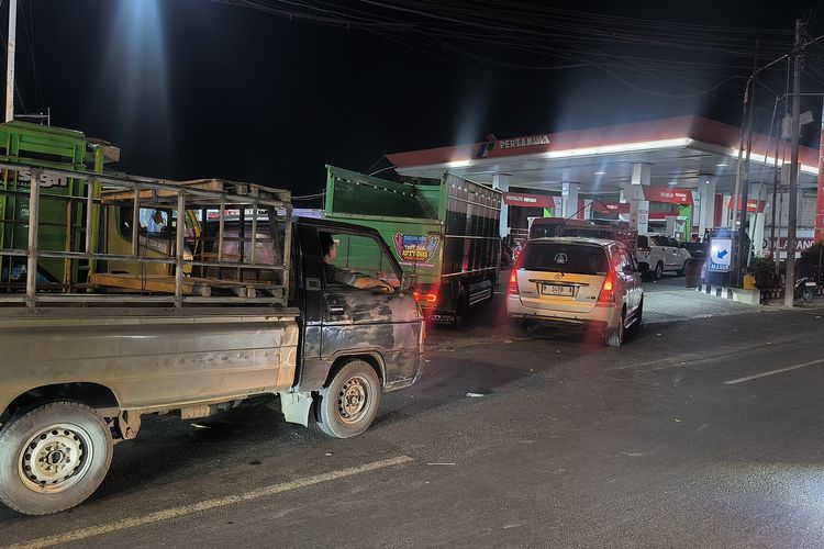 Antrean BBM di Pamekasan hingga 1 Km, Pertamina Sebut Konsumsi Meningkat